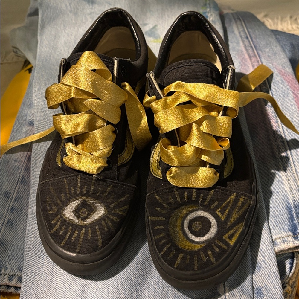 Unisex Black and Gold Unicorn Boho VANS EUC size 6.5 men’s 8 women’s